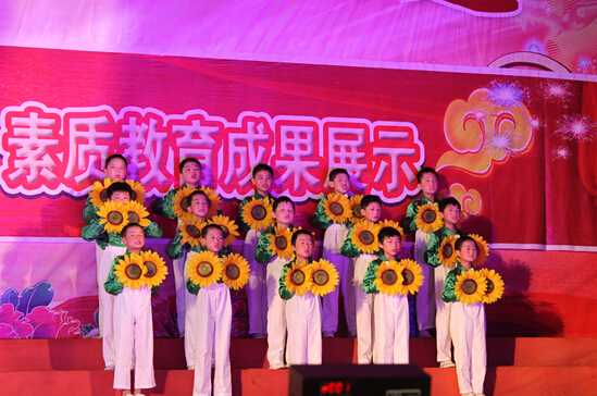 現(xiàn)外舉辦家長開放日 實(shí)現(xiàn)家校零距離互動
