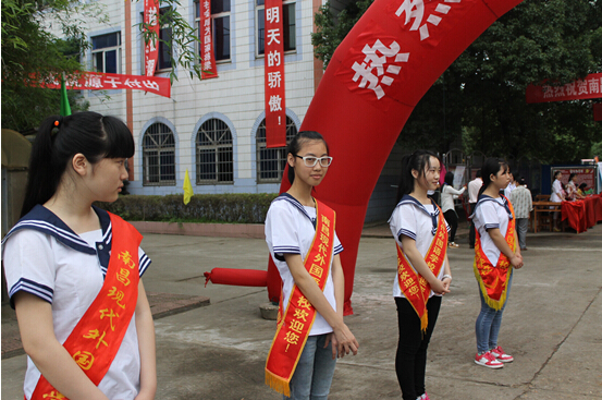 現(xiàn)外舉辦家長開放日 實(shí)現(xiàn)家校零距離互動