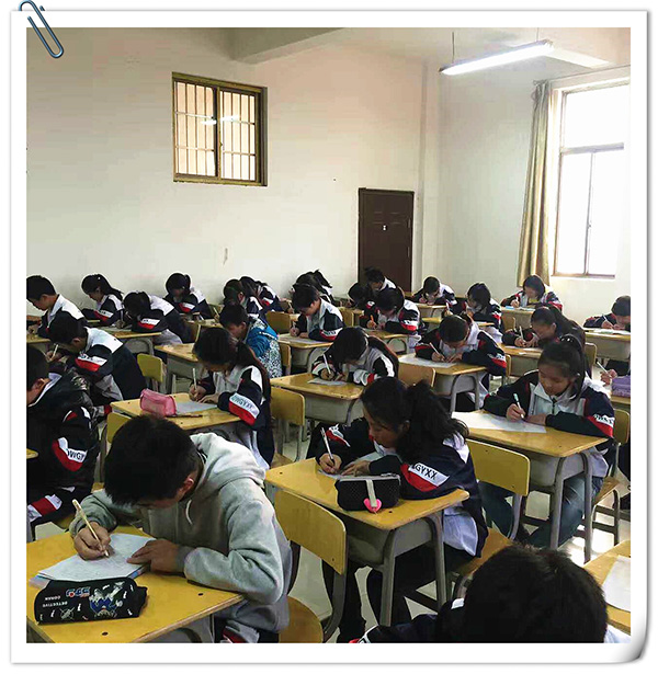 現(xiàn)外（象湖）開展七、八年級學(xué)生英語競賽活動