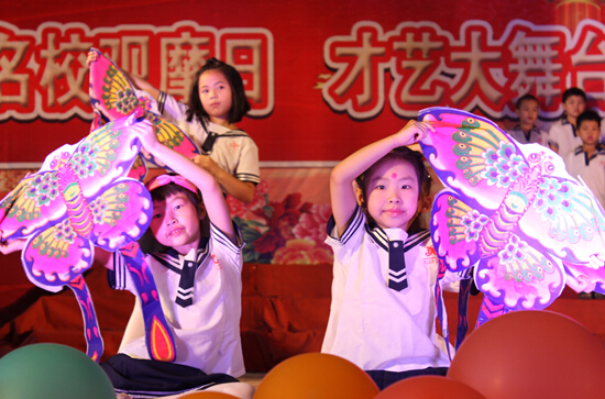 現(xiàn)外舉辦家長開放日 實(shí)現(xiàn)家校零距離互動