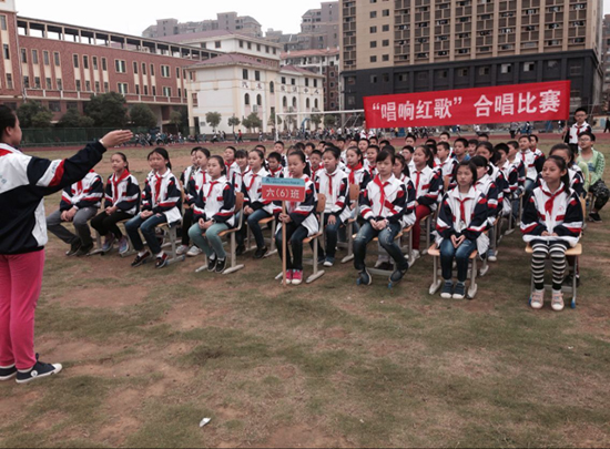 南昌現(xiàn)外象湖校區(qū)六年級開展“唱紅歌，頌祖國”合唱比賽
